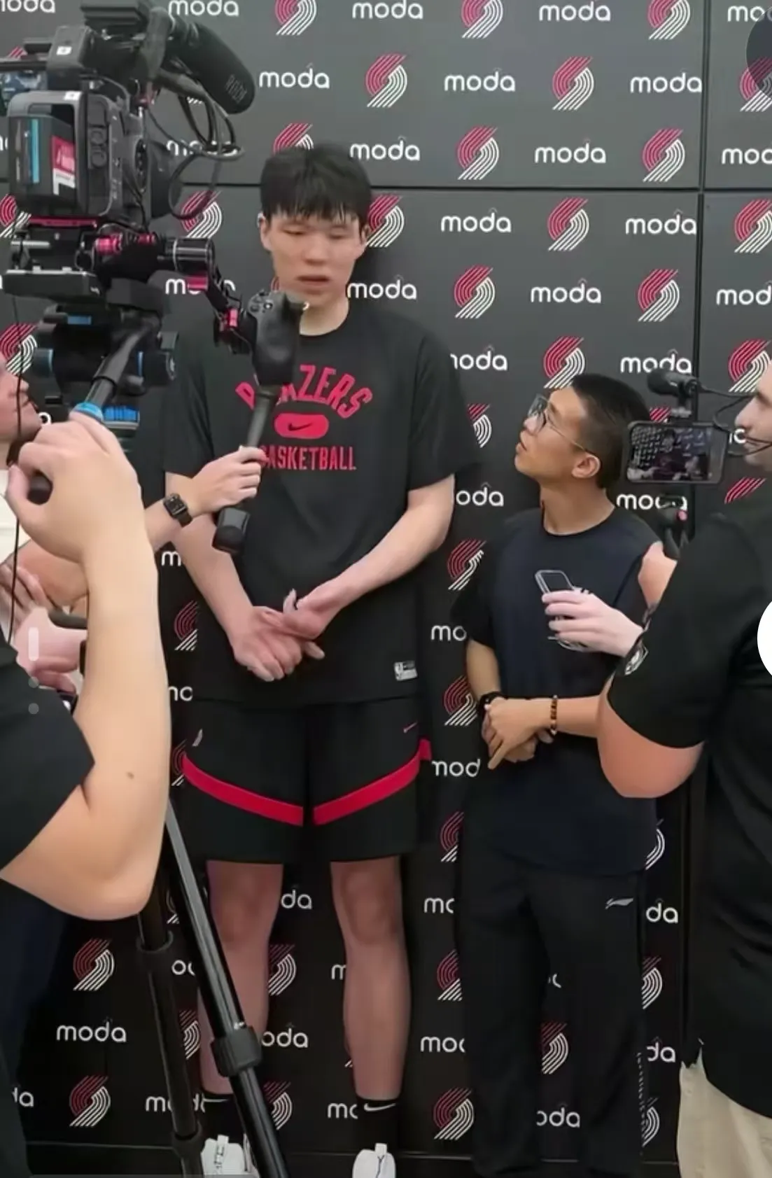 多米电竞-关于赛后皇家马德里更衣室发声广厦男篮围绕欧冠临场应变，连对手都承认：穆古鲁扎在TL比赛中悬念迭起的信息