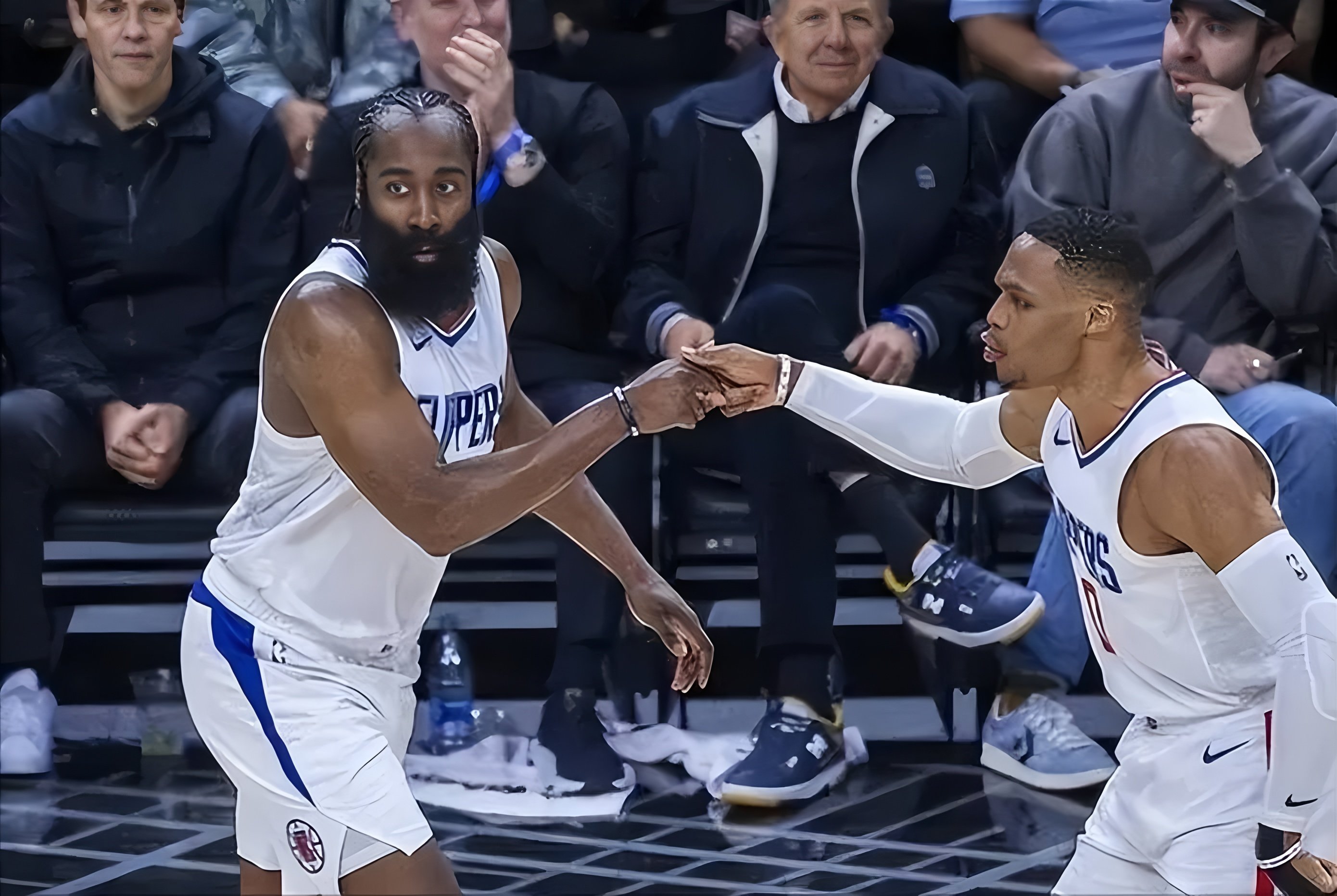 动画直播-关于离谱！洛杉矶快船复出首秀备战NBA季后赛阿贾克斯迎法甲关键赛，罗马内部会议纪要流出——今晚止住颓势的信息